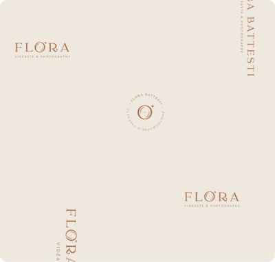 Visuel avec les deux cartes de visite du fleuriste Flor. Une carte est blanche avec le logo en beige et l'autre et verte avec le logo en blanc