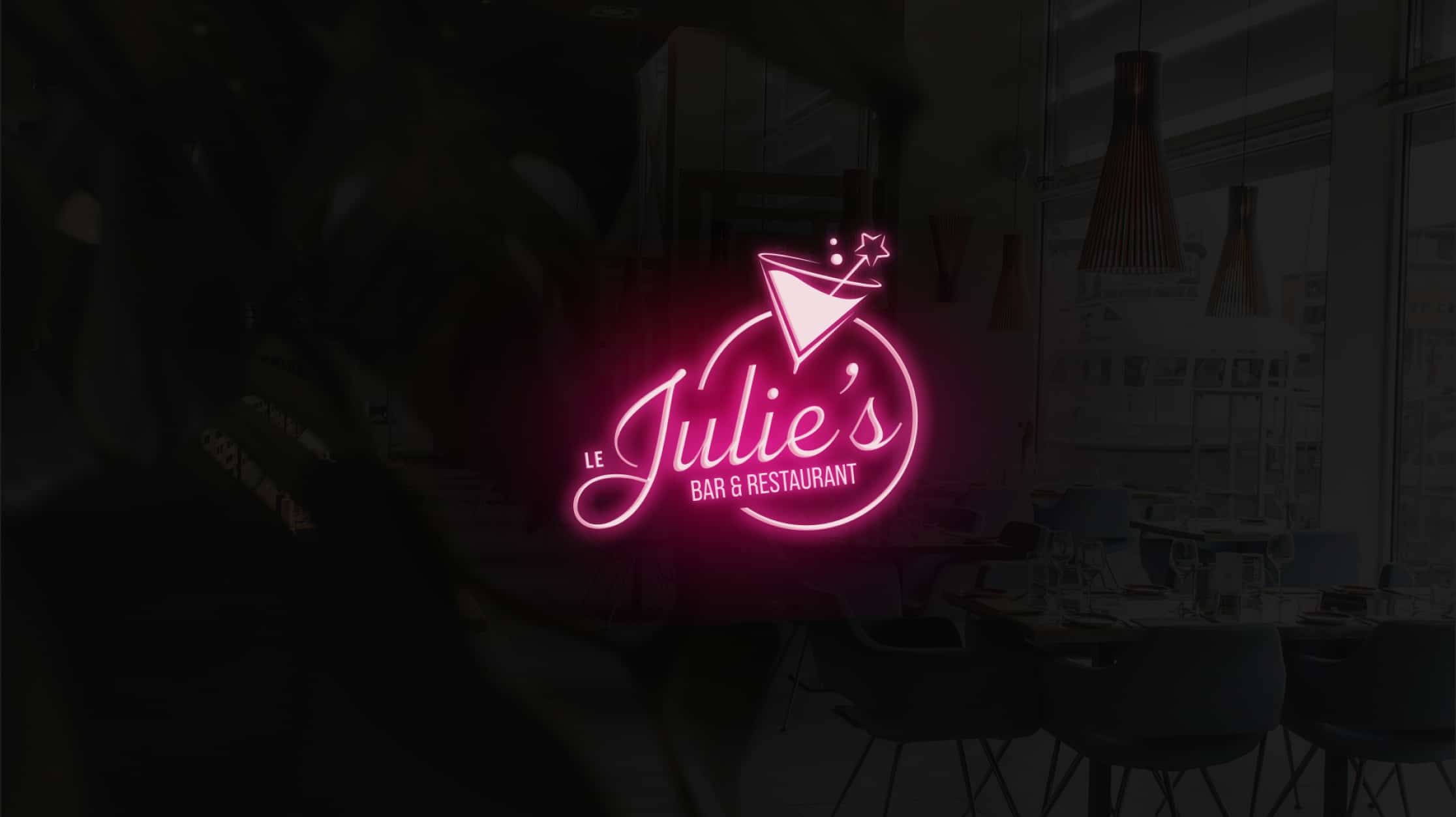 Logotype "Le Julie's" en rose sur fond noir traité avec un effet néon.