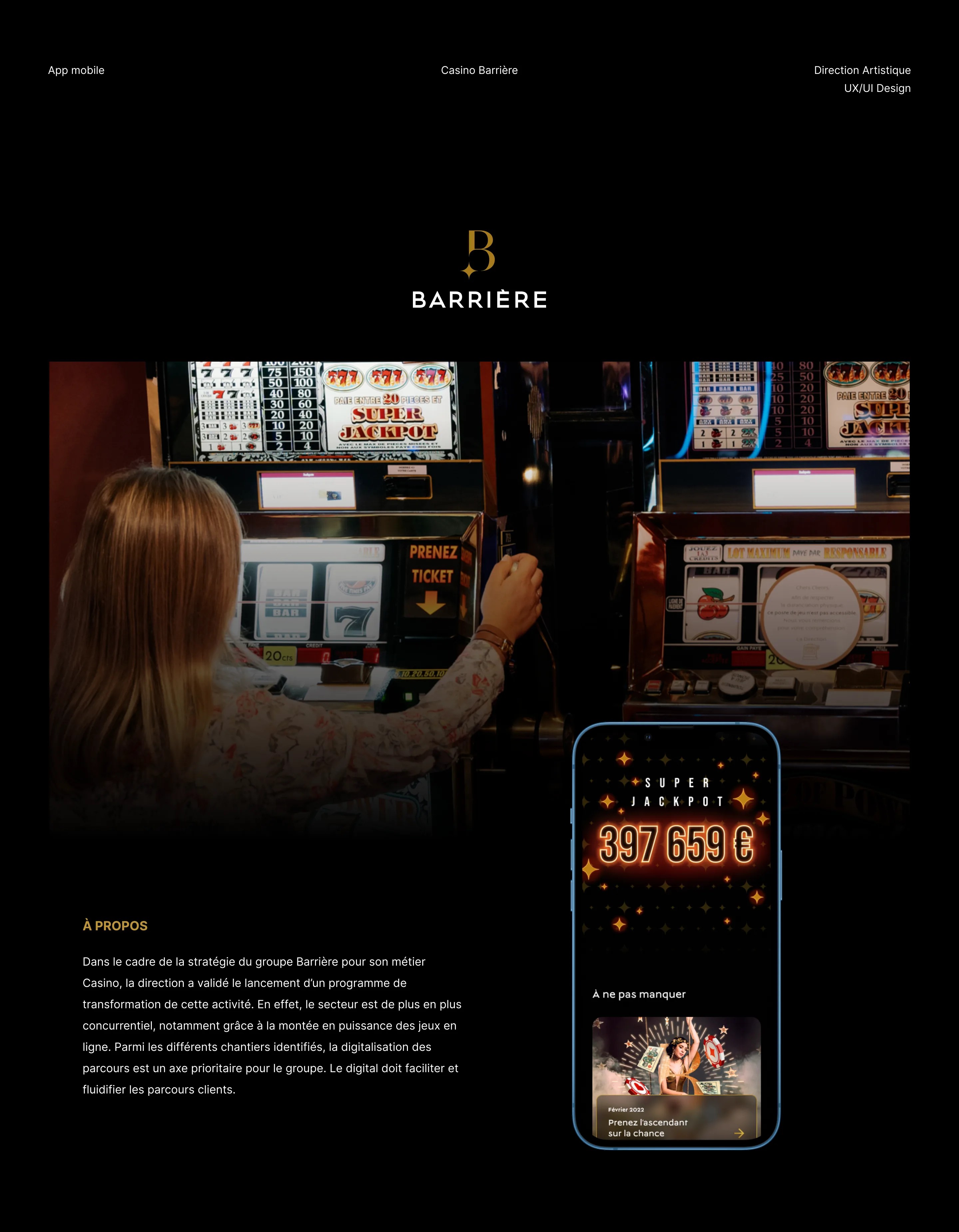 Photo d'ambiance d'un casinon avec un mobile qui contient le design de l'écran d'accueil de l'application du Casino Barrière