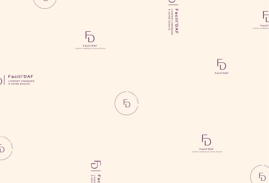 Déclinaisons du logo Facili’DAF sur fond crème