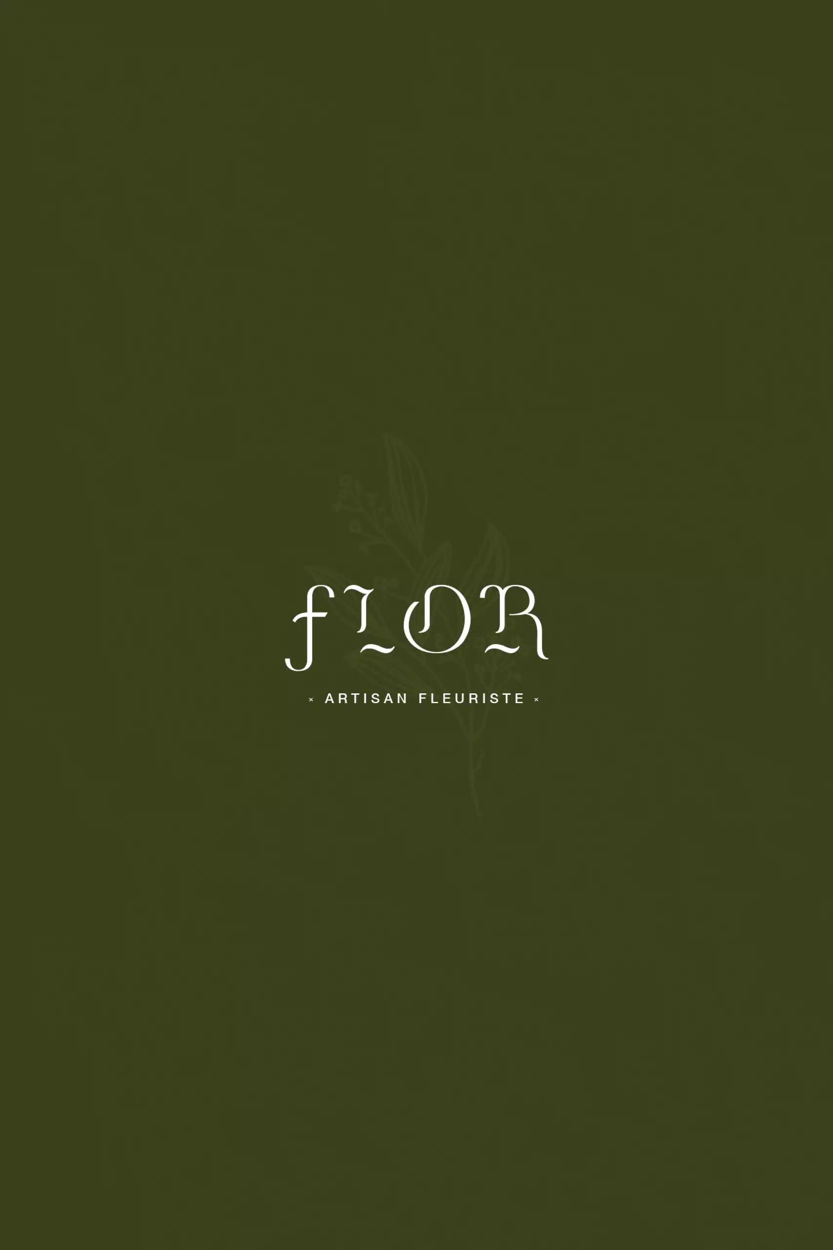 Zoom sur la carte de visite verte foncé du fleuriste Flor