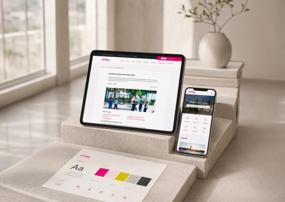 Site d'Orsay sur tablette et téléphone avec sa charte de couleurs