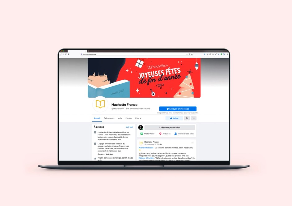 Page Facebook d’Hachette habillée de l’illustration de Noël, sur un ordinateur