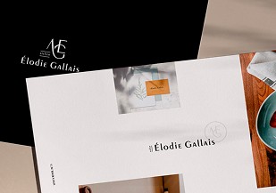 Papeterie de l'Atelier Elodie Gallais avec son logo et une enveloppe
