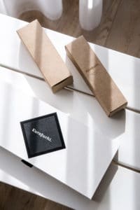 Packaging de la marque Kurafuchi en noir et blanc
