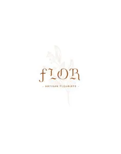 Logo Flor en couleurs marron clair avec une fleur en arrière plan sur fond blanc