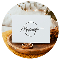 image presentant une carte de visite avec le logo du studio movimento