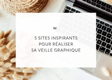 Ordinateur posé sur un bureau avec des accessoires de décoration. Le titre de l'article "5 sites inspirants pour réaliser sa veille graphique" est mis en avant.